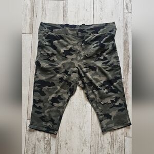 Torrid Camo Capri Leggings - Green Camouflage 4 / 4X